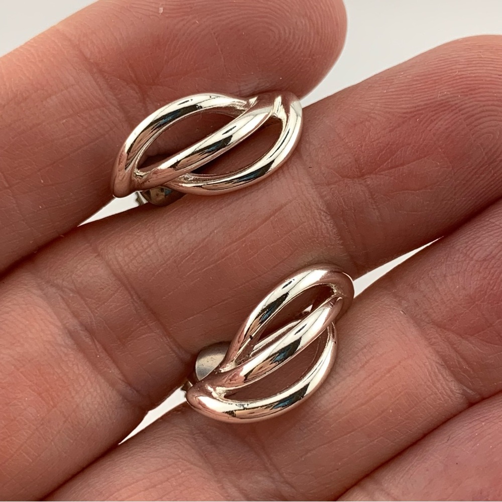 NAPIER Vintage Stylized Leaf Swirl Silver Tone Screw back Earrings 1990s 3/4"